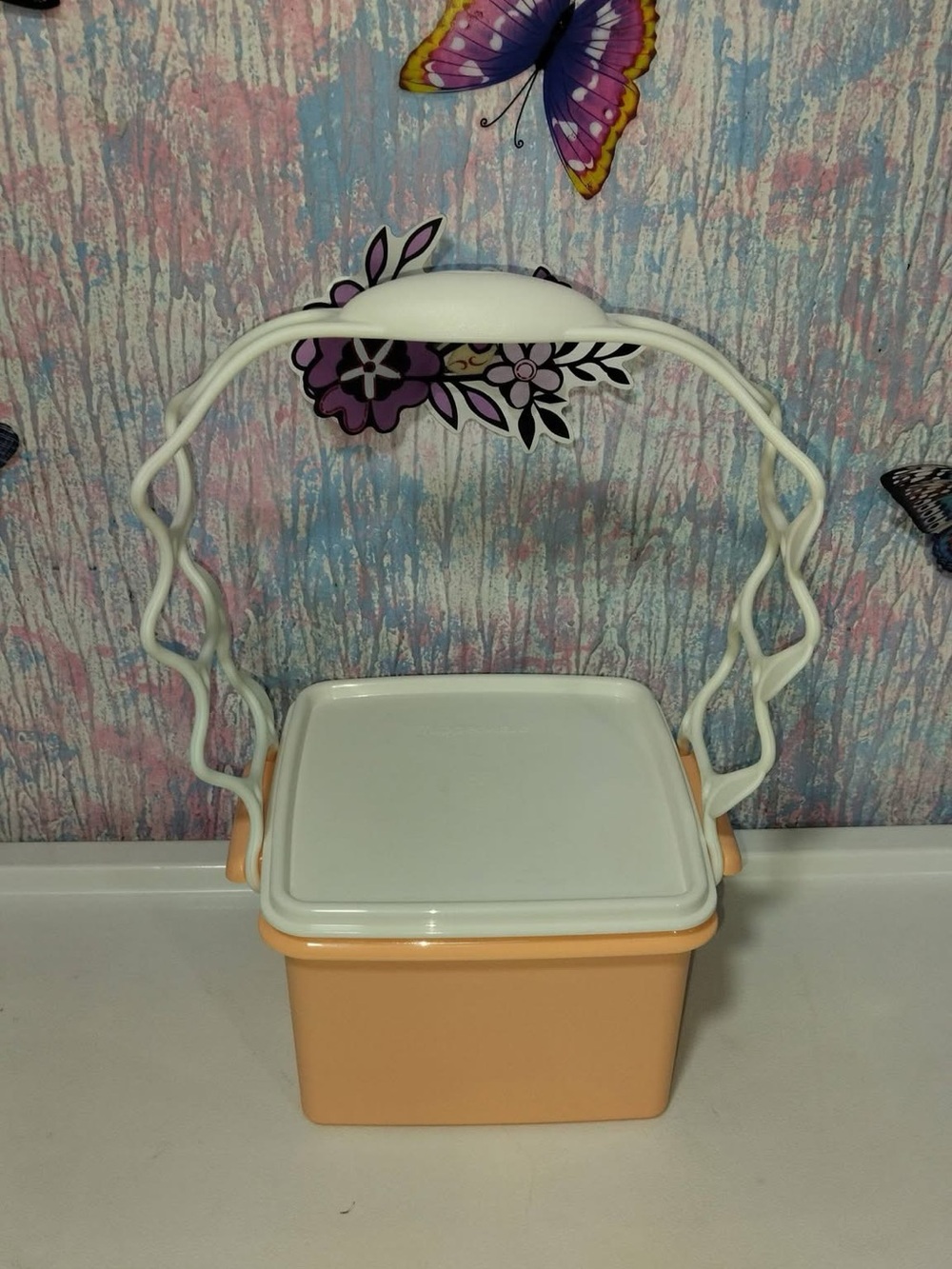Tupperware Quartet with Handle Bright Light Blue Color Carry All 1.8L/ 8 Cup '